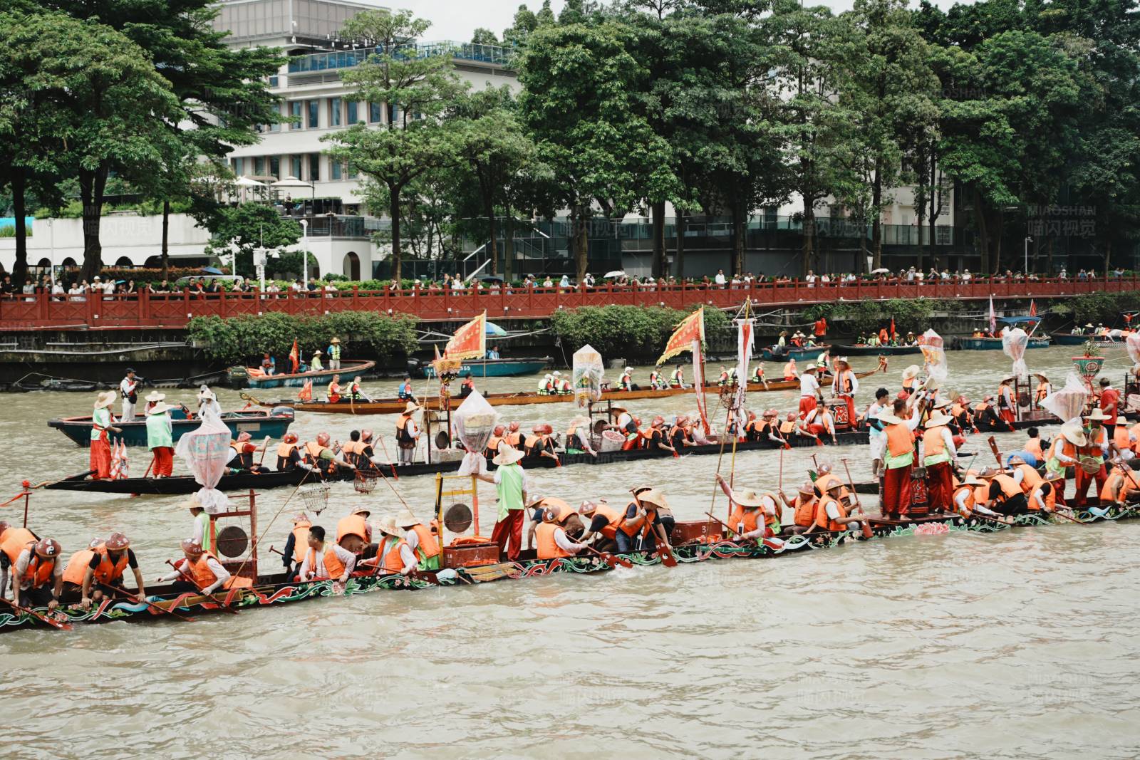 龙舟竞渡庆端午图片