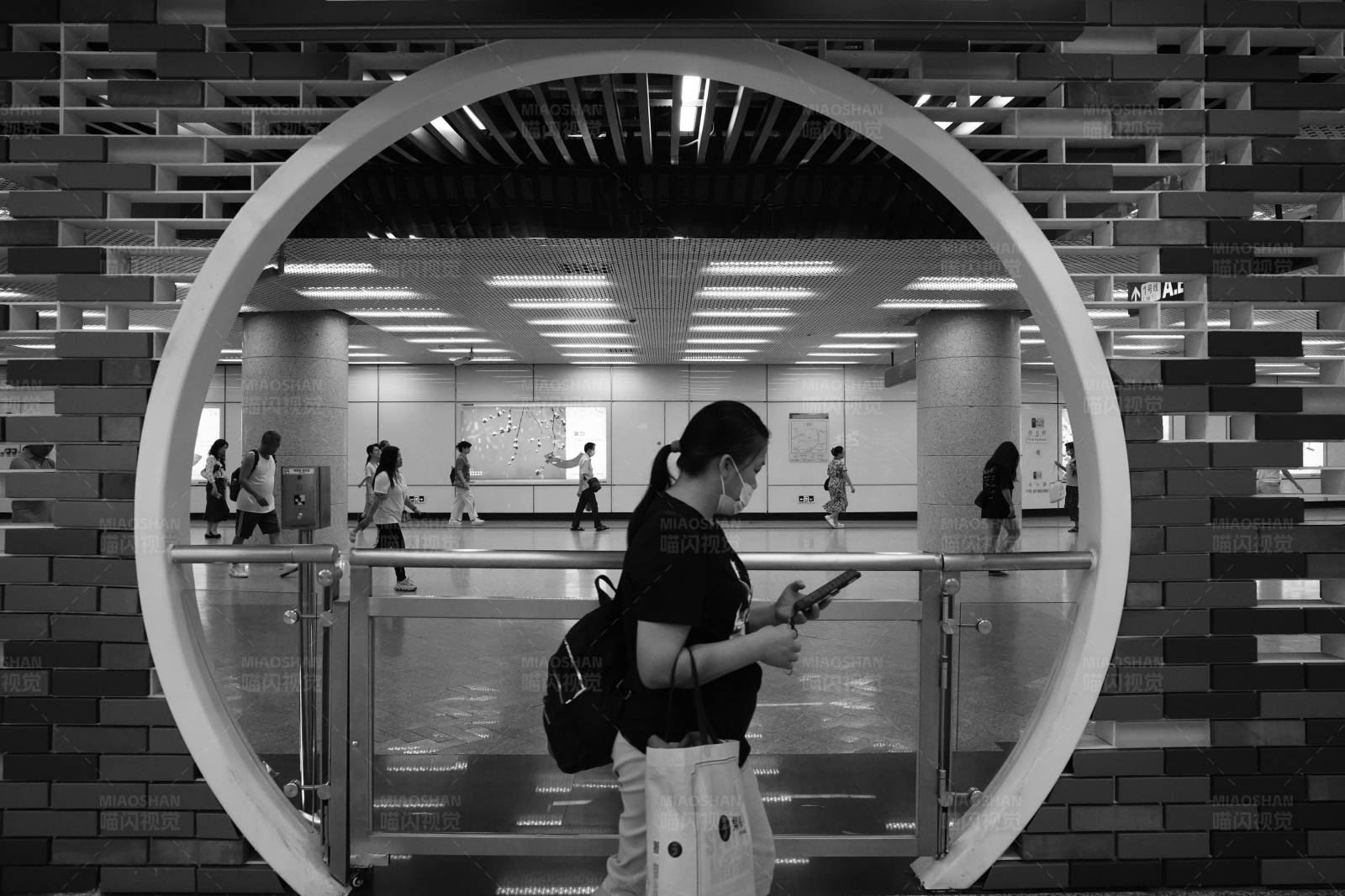地铁站的瞬间图片