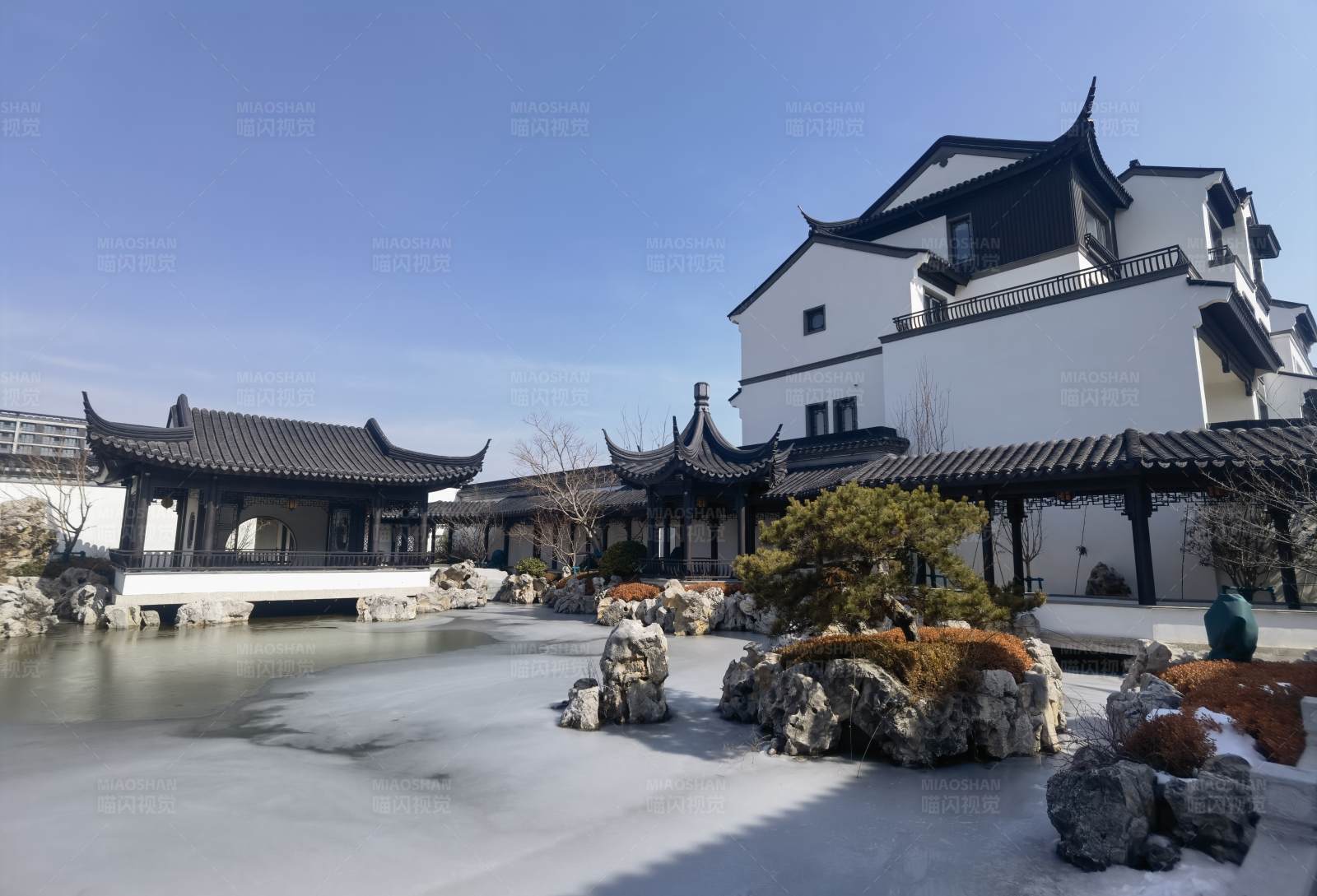 烟雾缭绕的江南园林图片