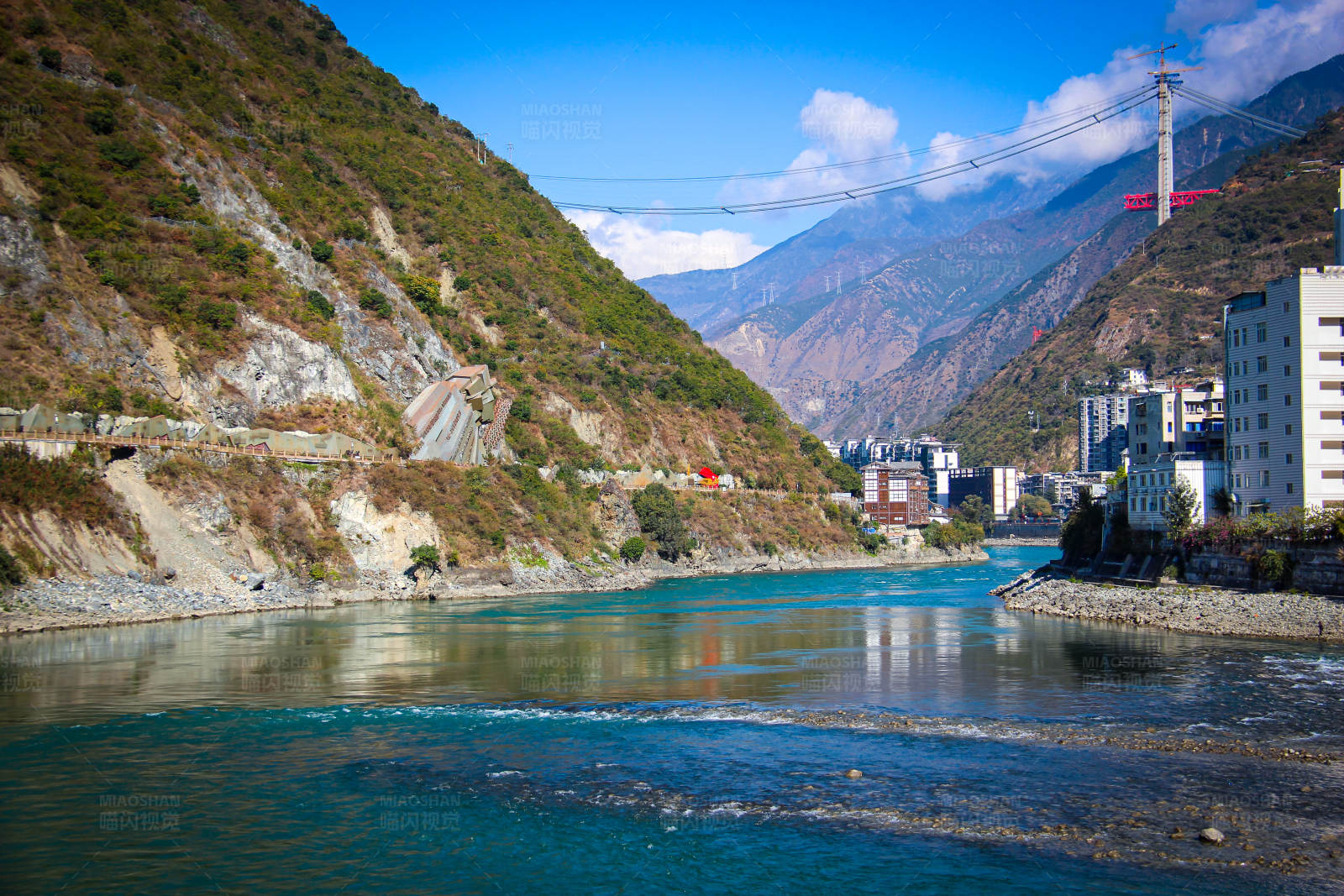 川西泸定桥图片