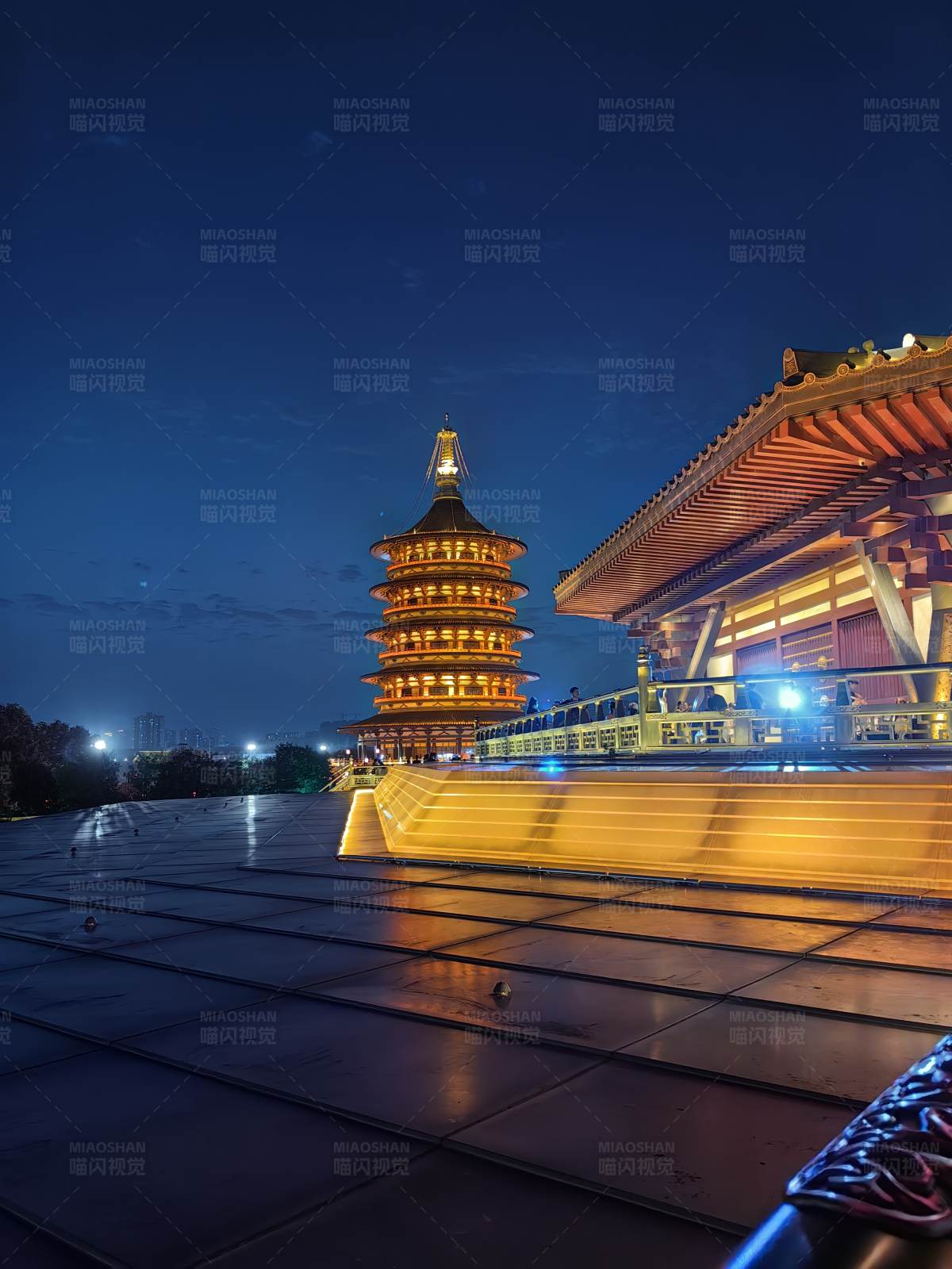 洛阳夜色中的天堂明堂图片