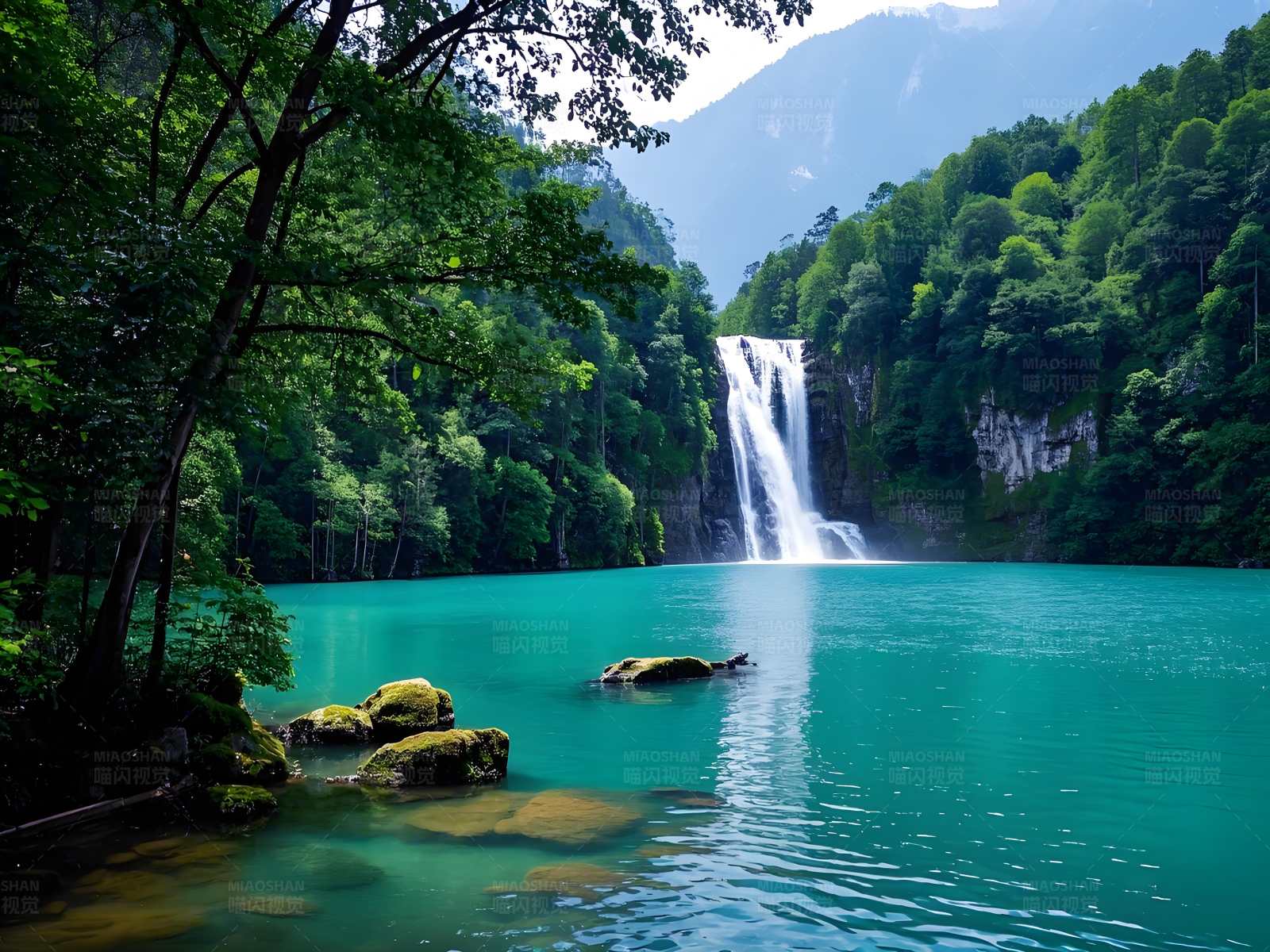 碧蓝瀑布湖图片