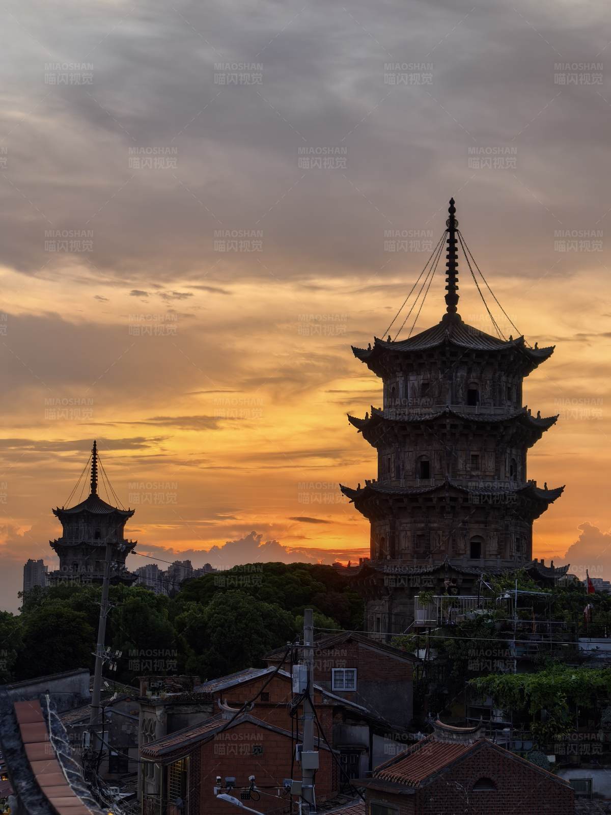 夕阳下的泉州古塔图片