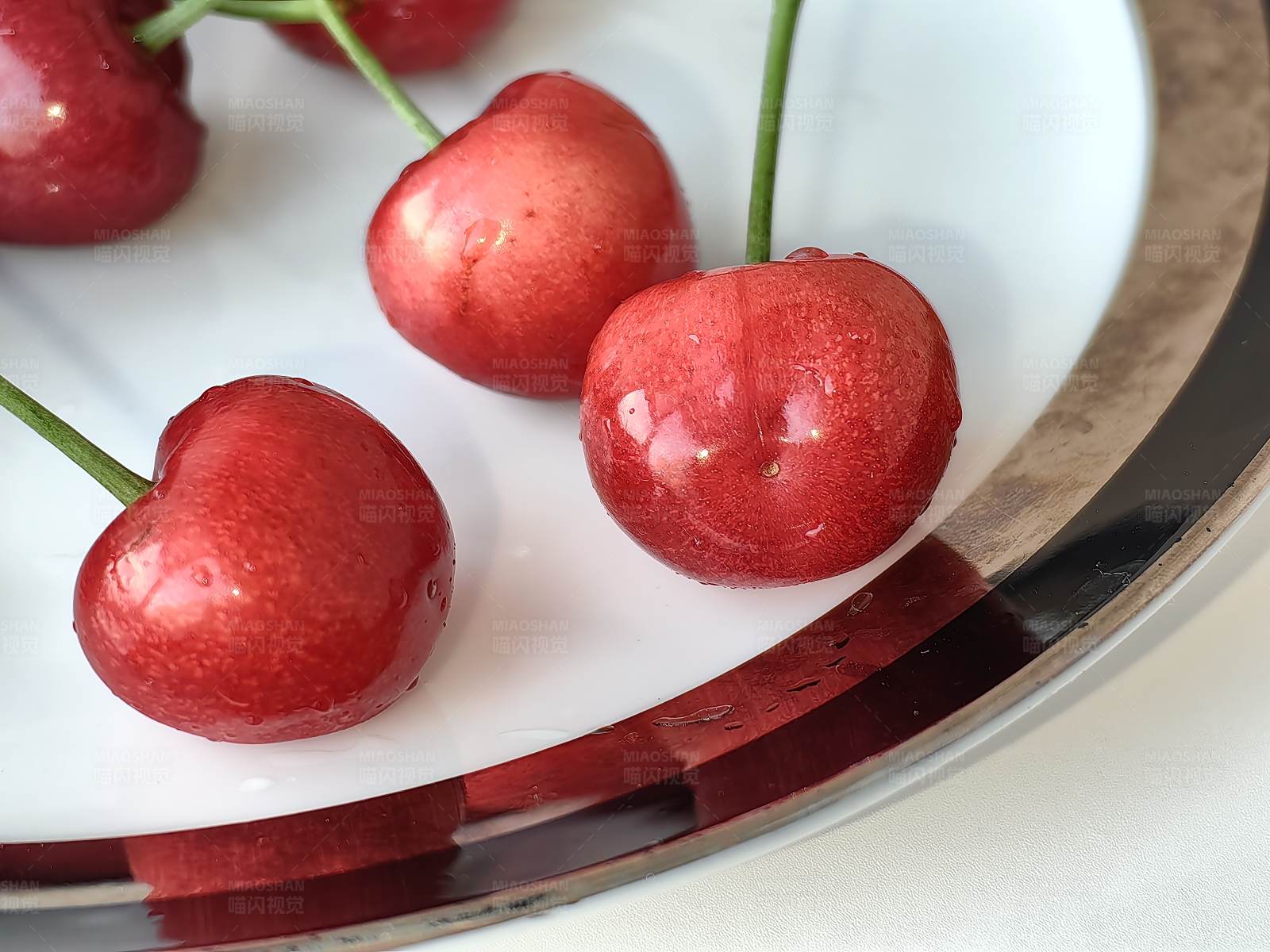 盘中红樱桃图片