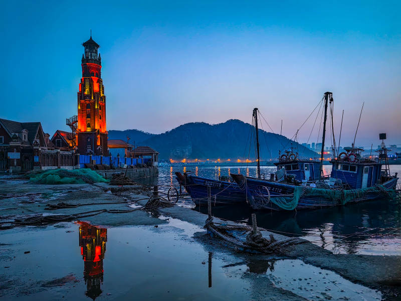 暮色渔港灯塔映，大连，渔人码头图片