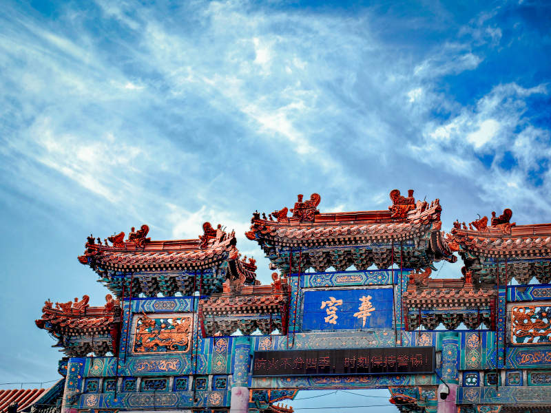 华丽的中国传统牌坊--大连华宫图片