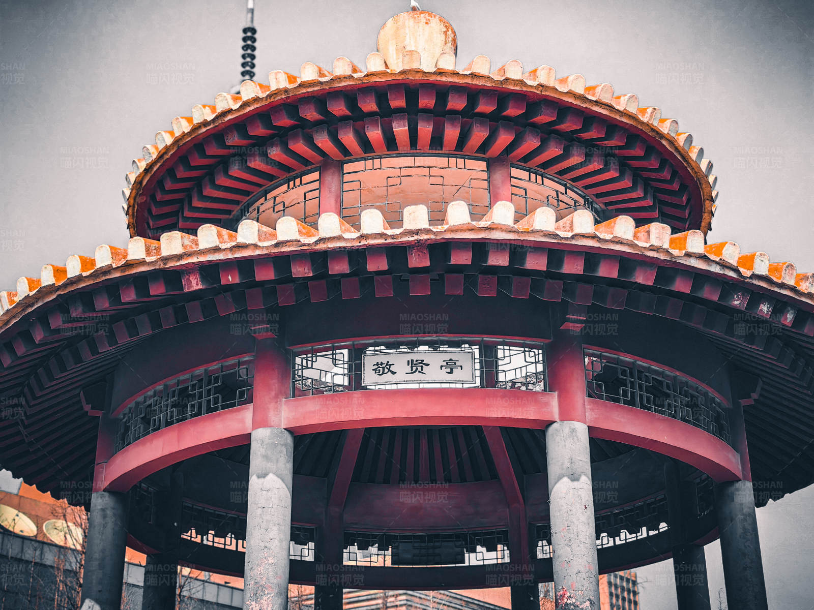 古建筑的宏伟屋顶--大连华宫敬贤亭图片