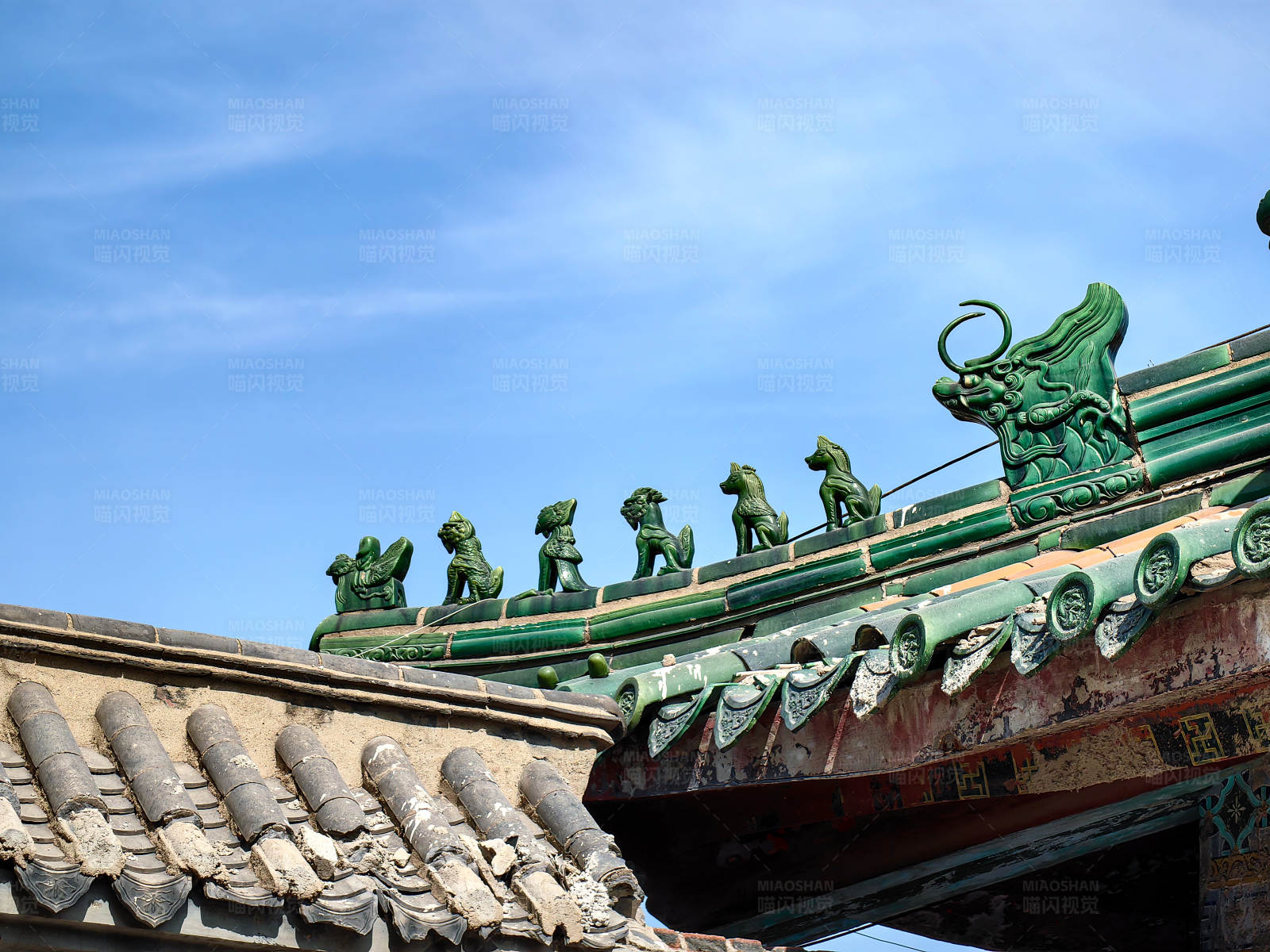 屋檐上的神兽装饰图片