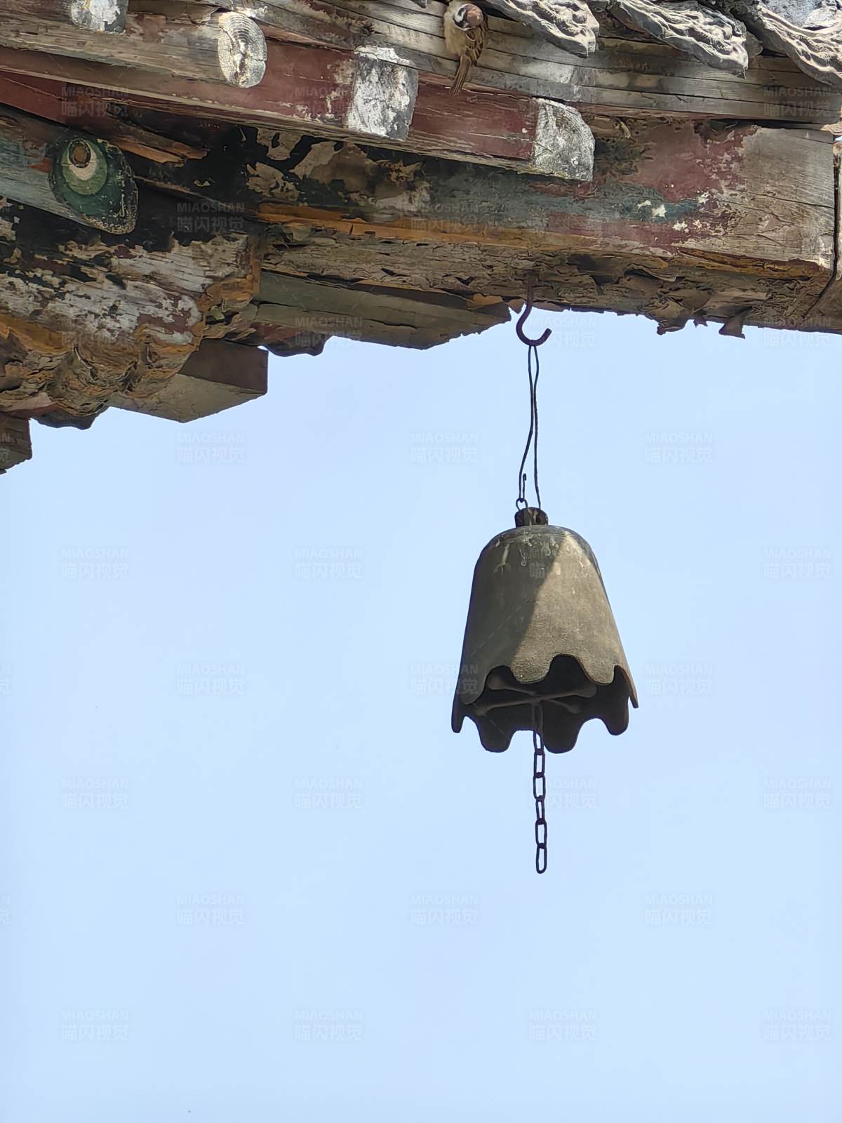 古刹风铃图片