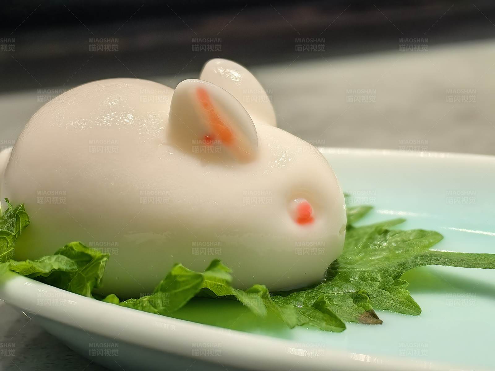 萌兔造型甜点图片