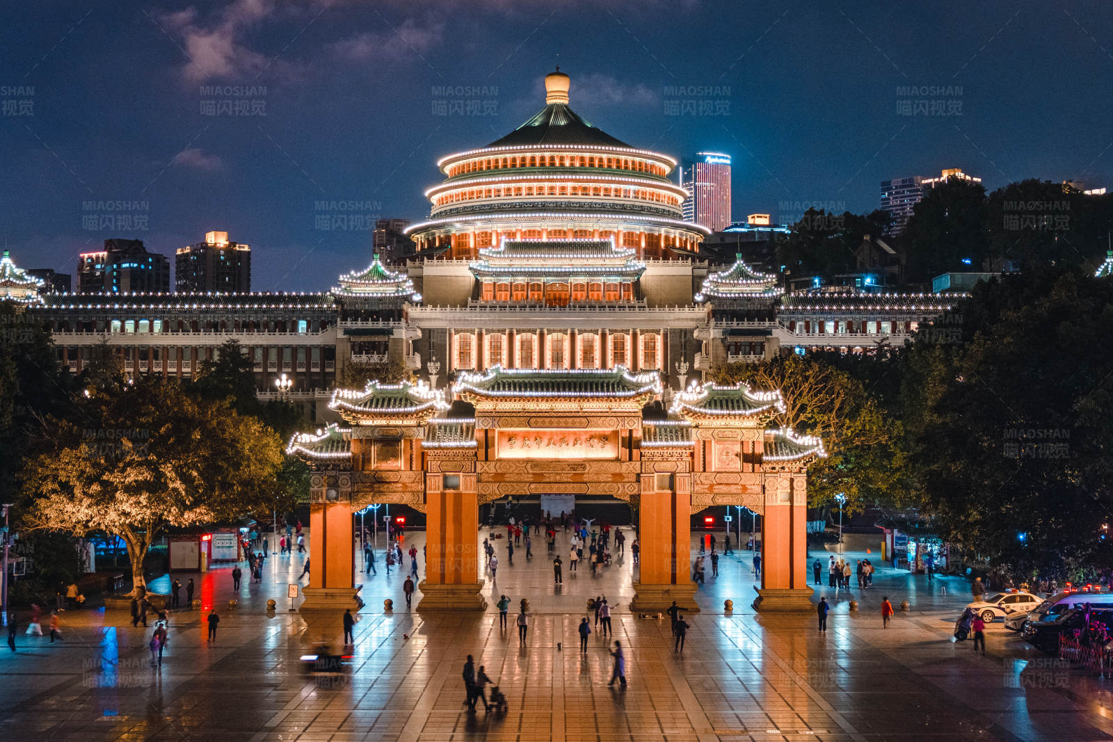 夜晚的重庆人民大礼堂图片