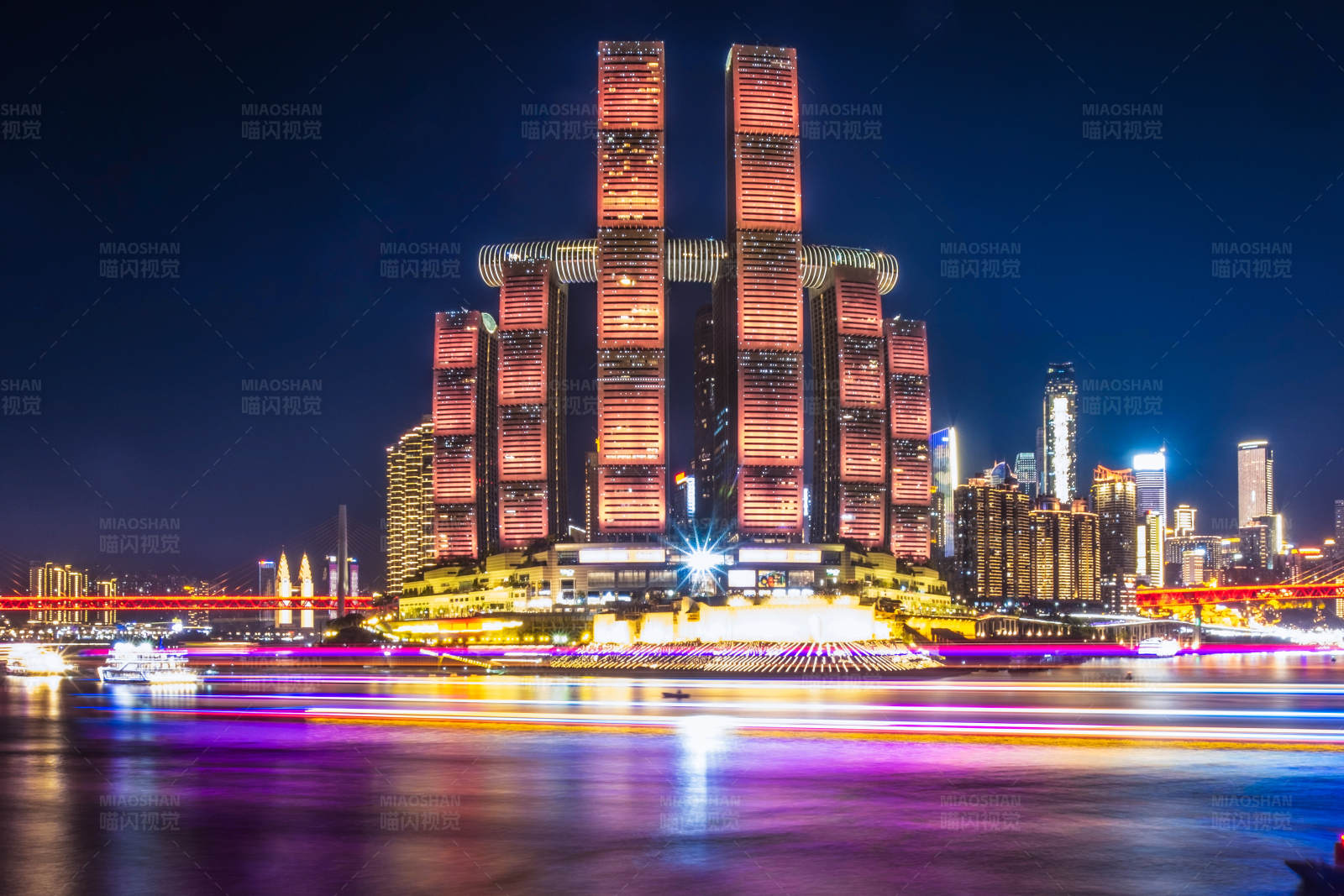 夜色中重庆朝天门来福士图片