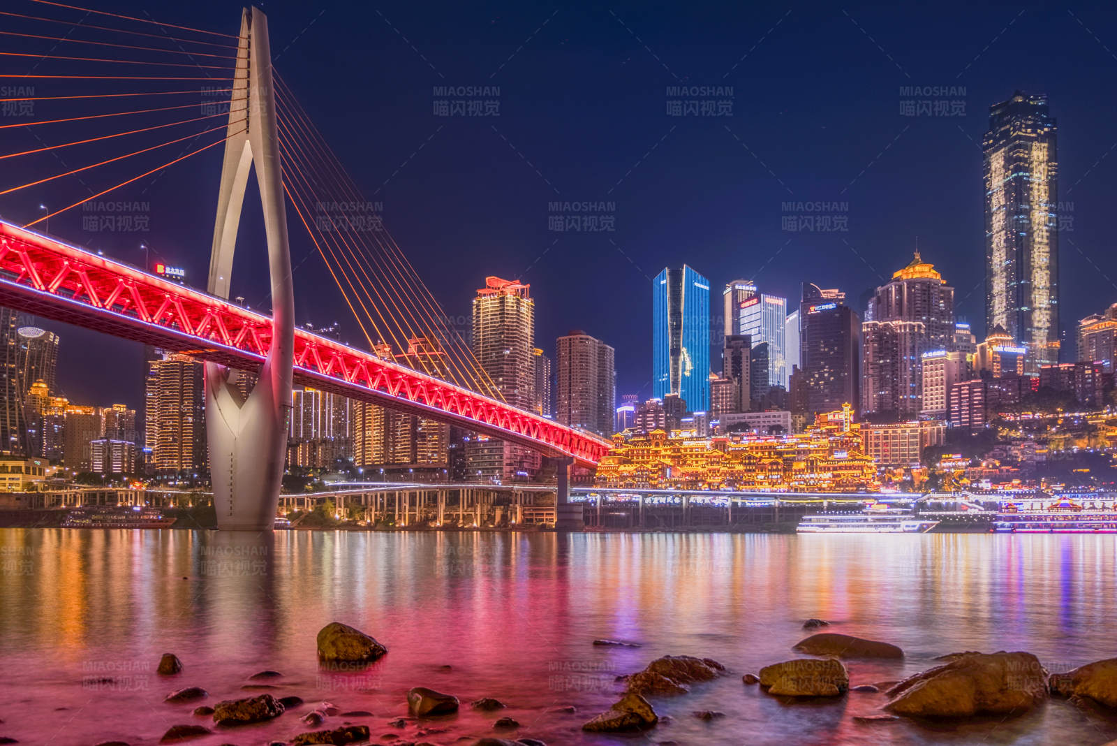 重庆夜色中的千厮门大桥图片