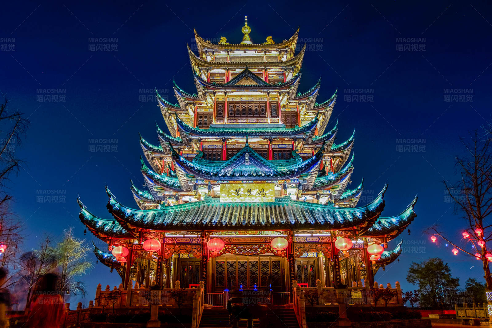 夜色中的重庆鸿恩寺图片