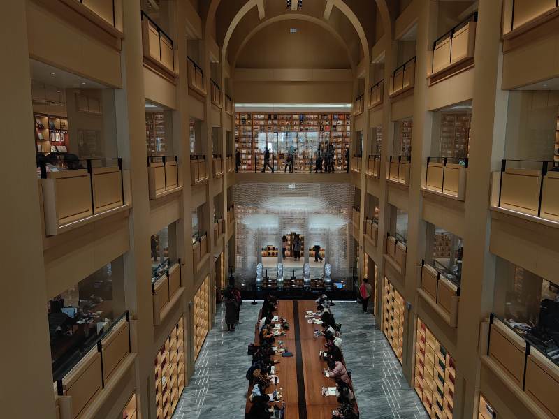 上海徐家汇图书馆内景图片