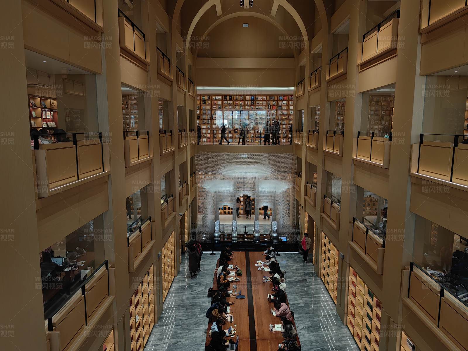 上海徐家汇图书馆内景图片