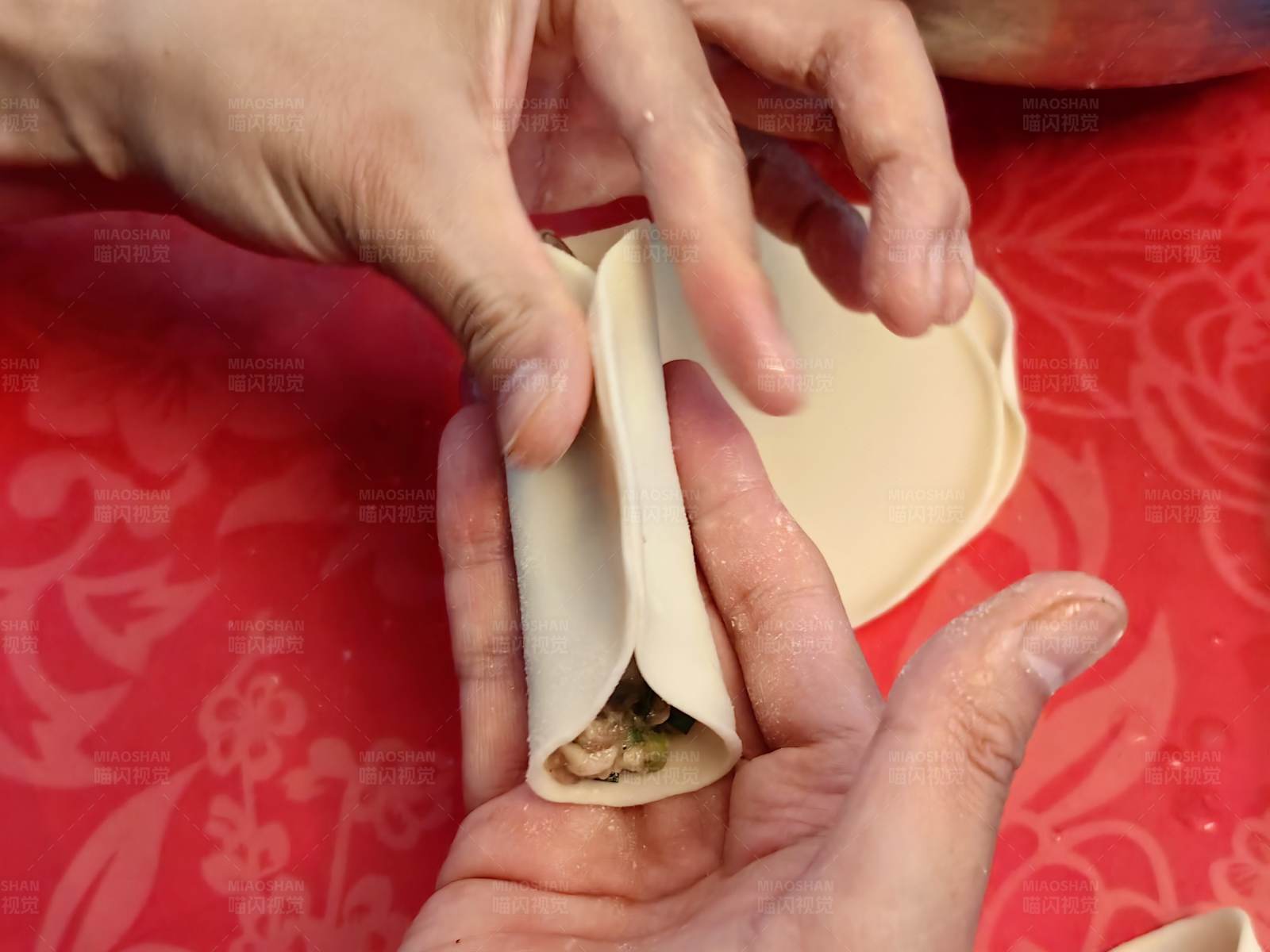 包锅贴的手艺展示图片