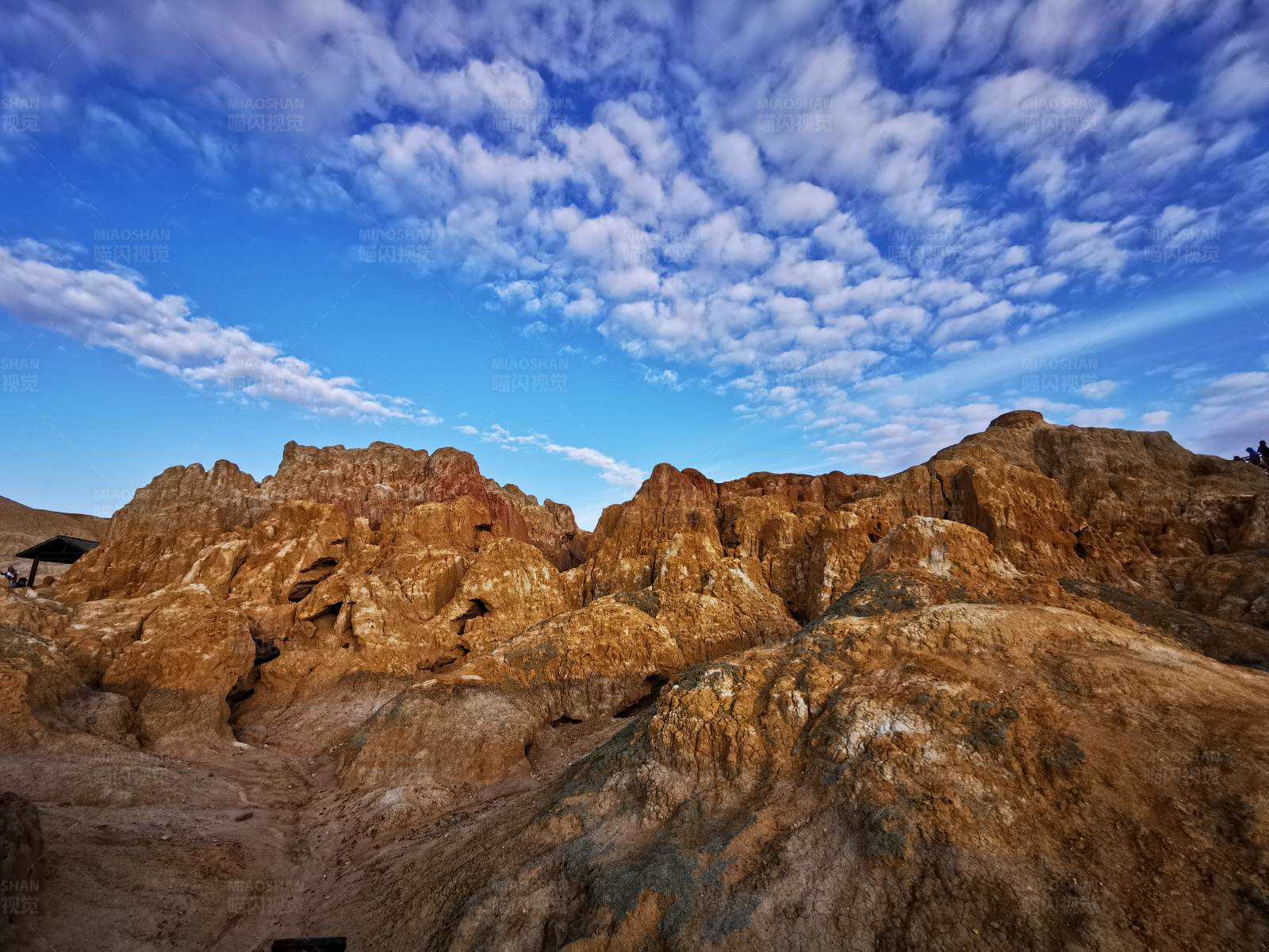  新疆五彩滩图片