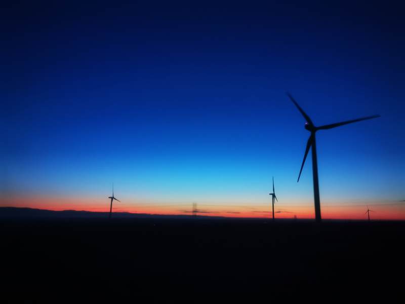 风车与黄昏，新疆，无人区，风车电力，空旷图片