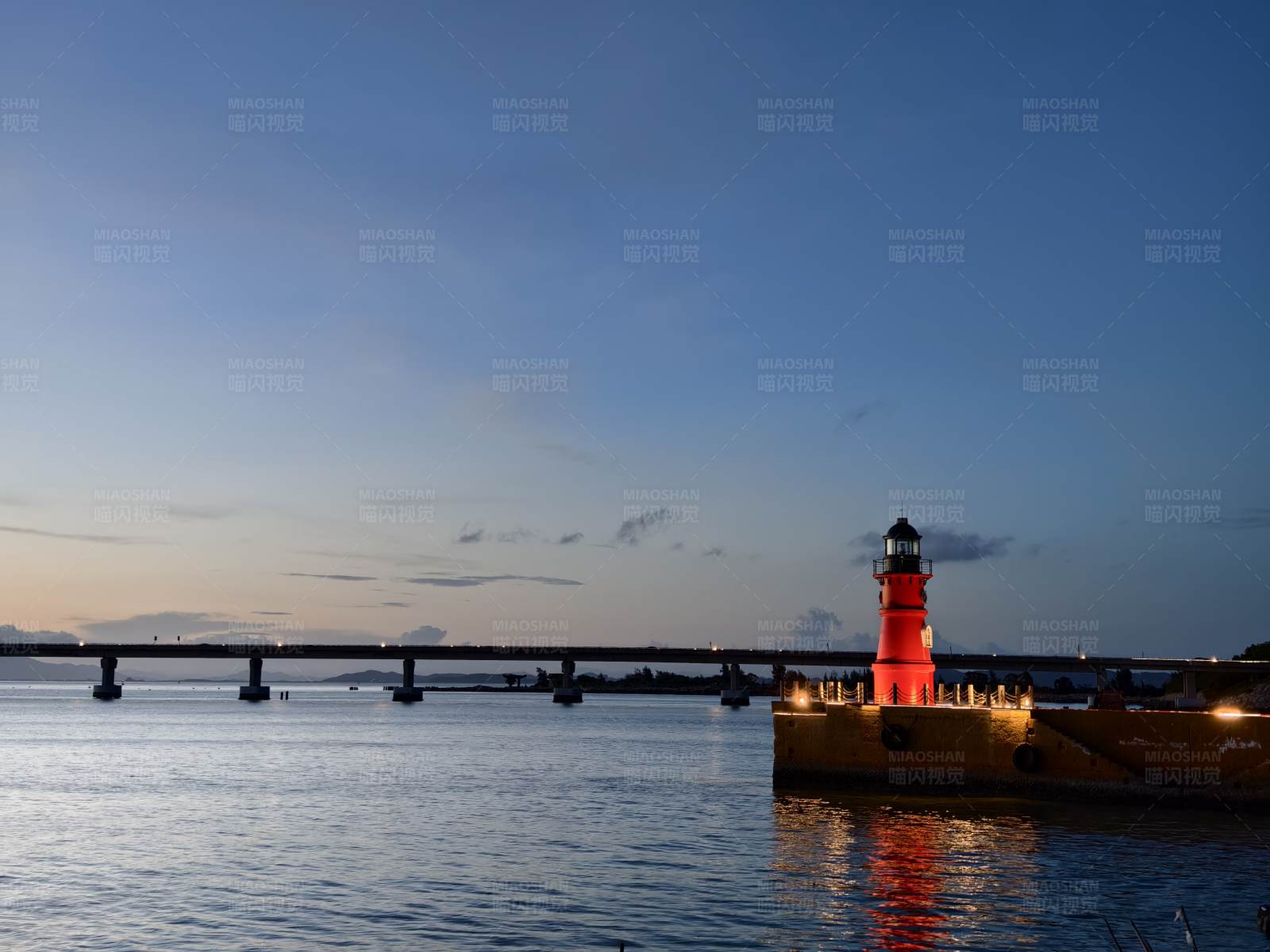 南澳岛灯塔日落图片