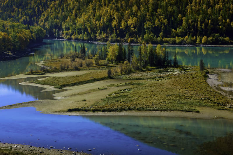 新疆喀纳斯秋色图片