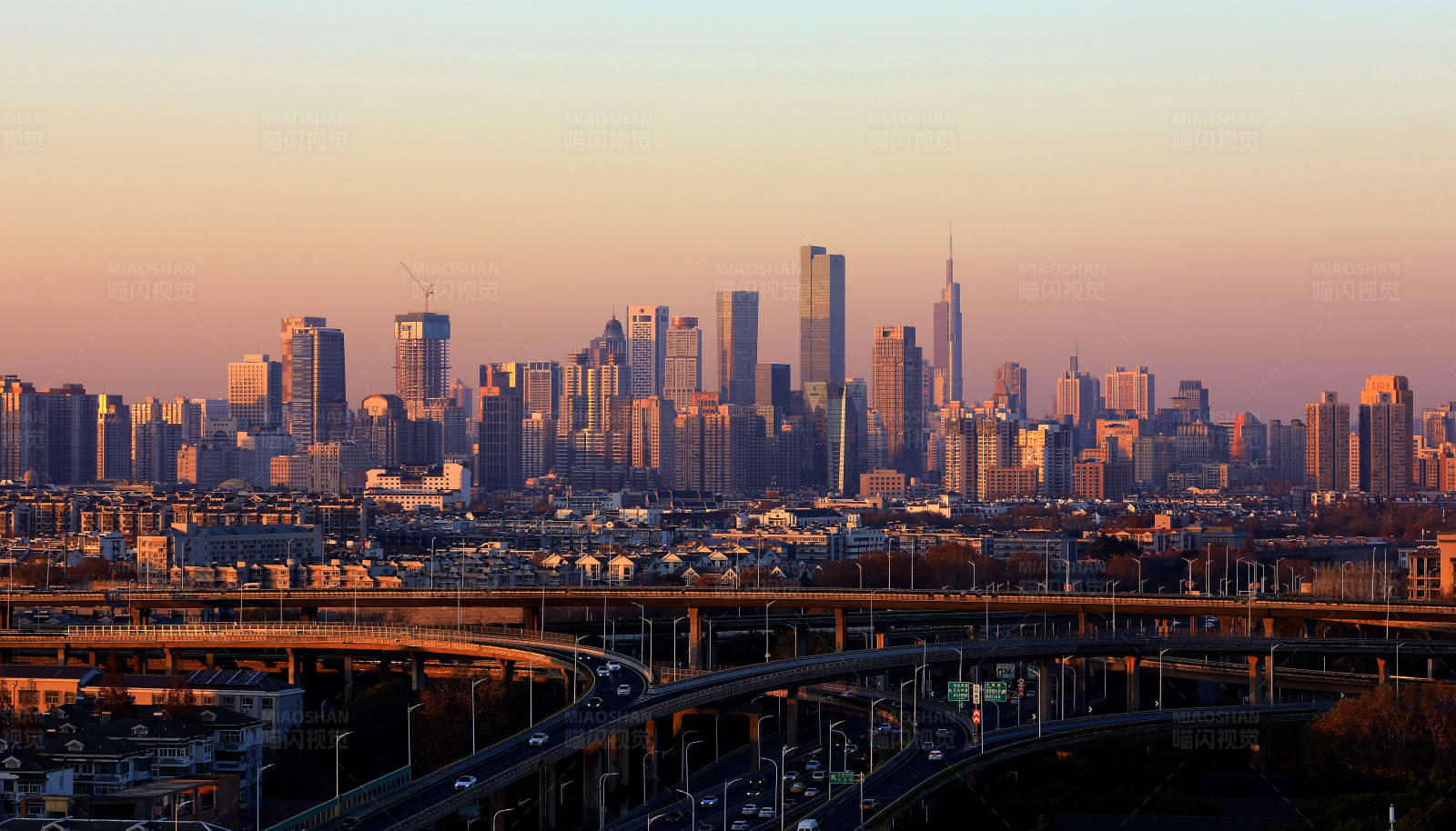 黄昏时的南京城市风光图片
