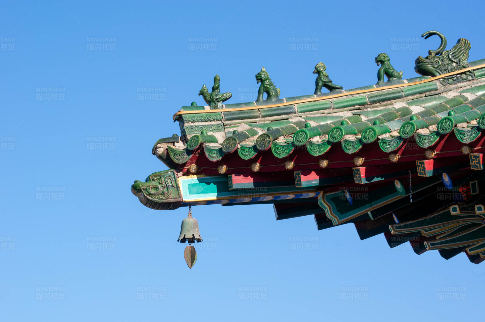 古建筑屋檐风铃图片