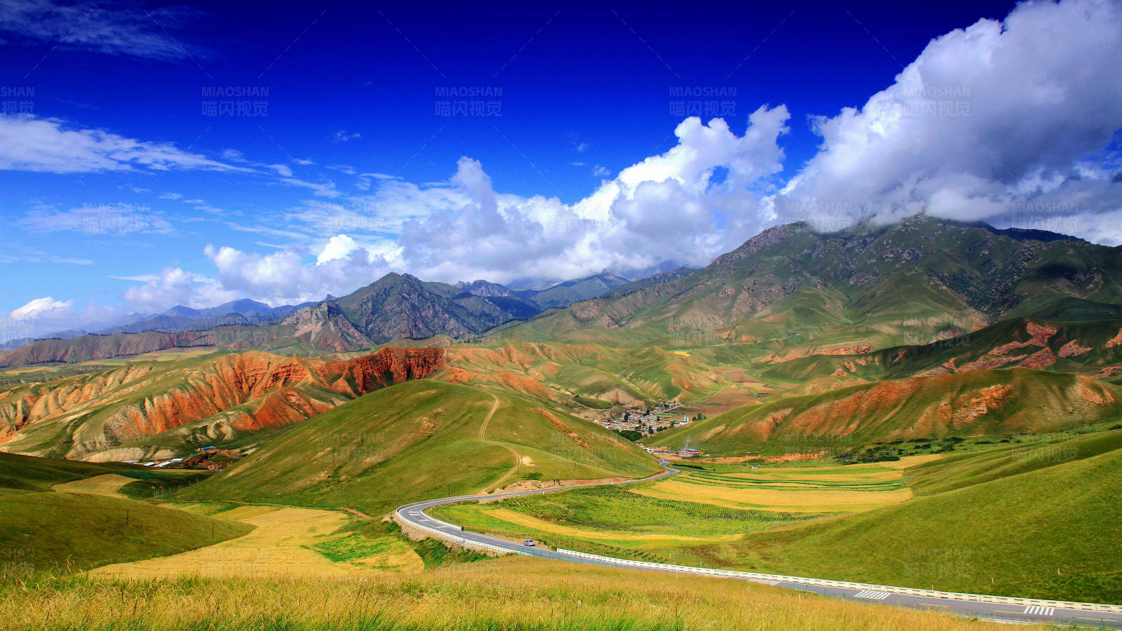 青海卓尔山的美丽风景图片