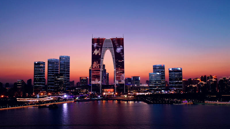 苏州金鸡湖畔夜景航拍图片