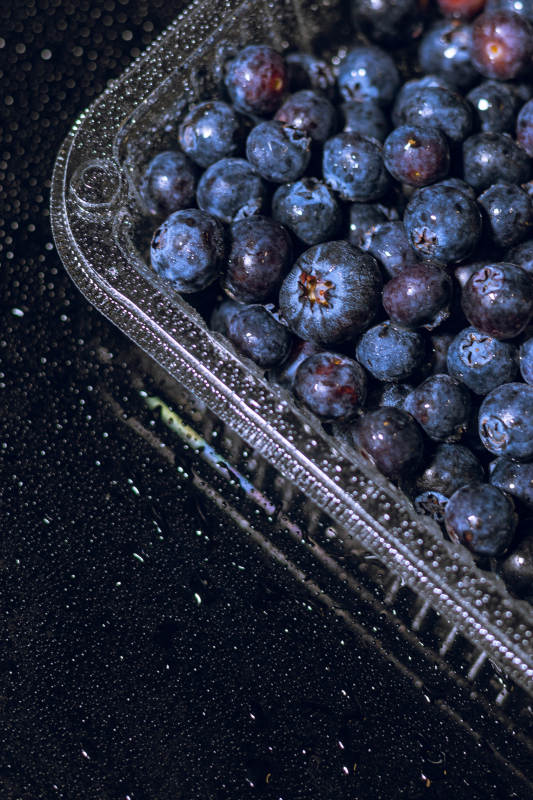 蓝莓满载透明盒图片