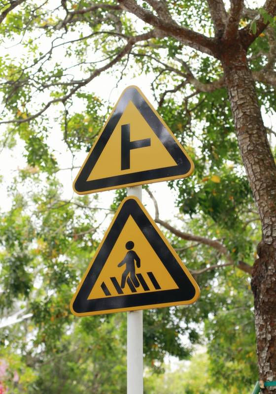 行人过街与十字路口标志图片