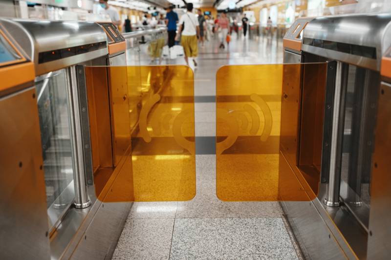 地铁闸机口图片