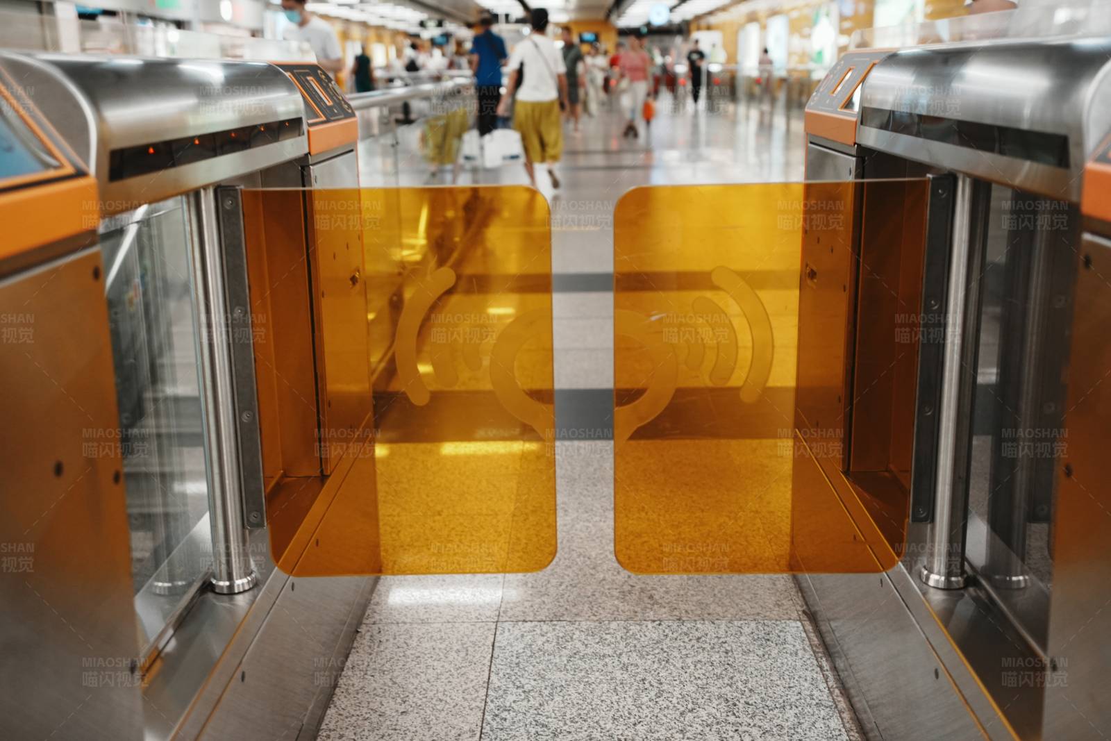 地铁闸机口图片