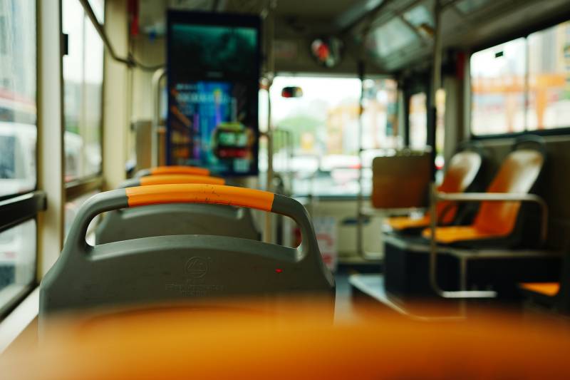 公交车上的空座位图片