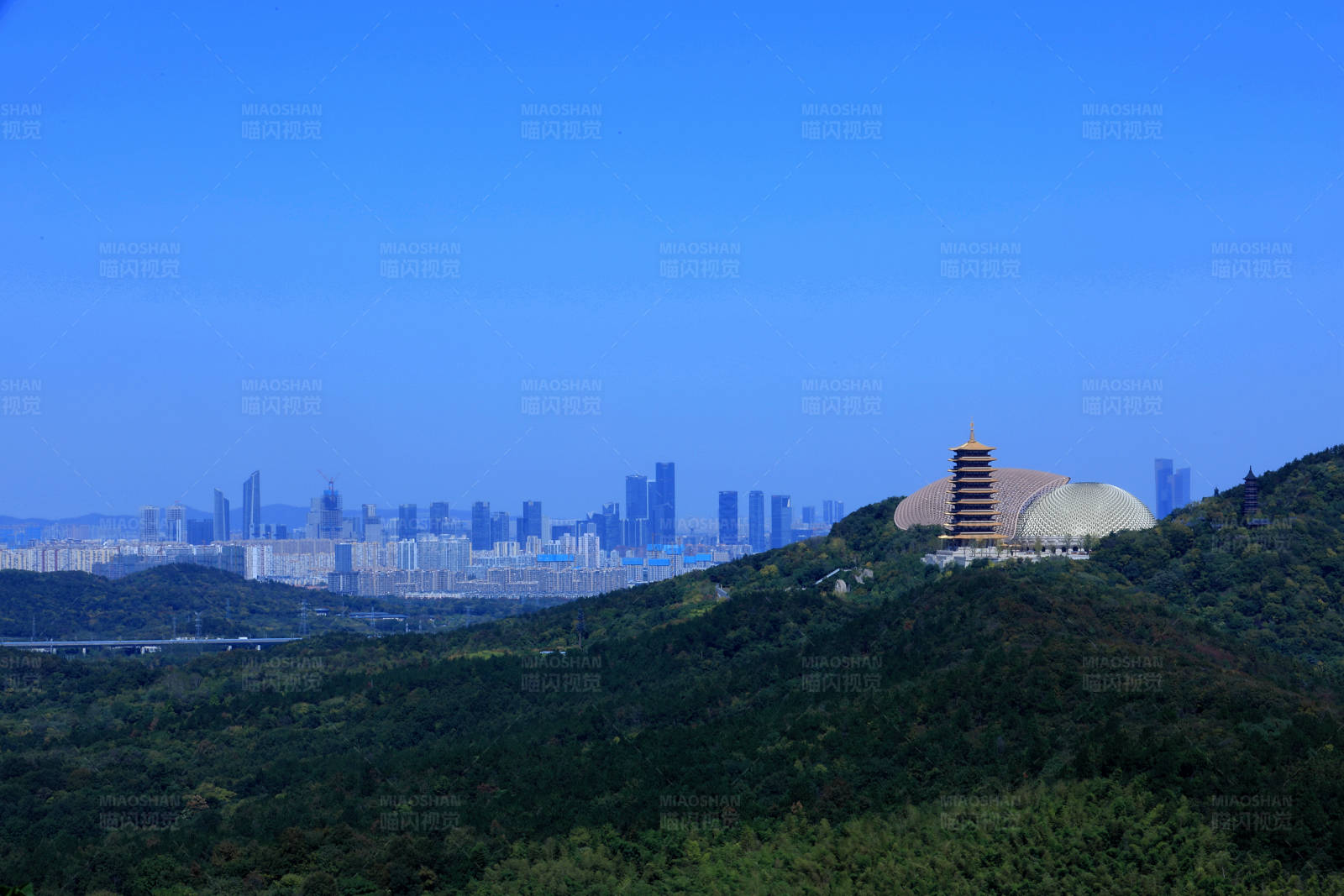 南京牛首山牛首塔和地宫远景图片