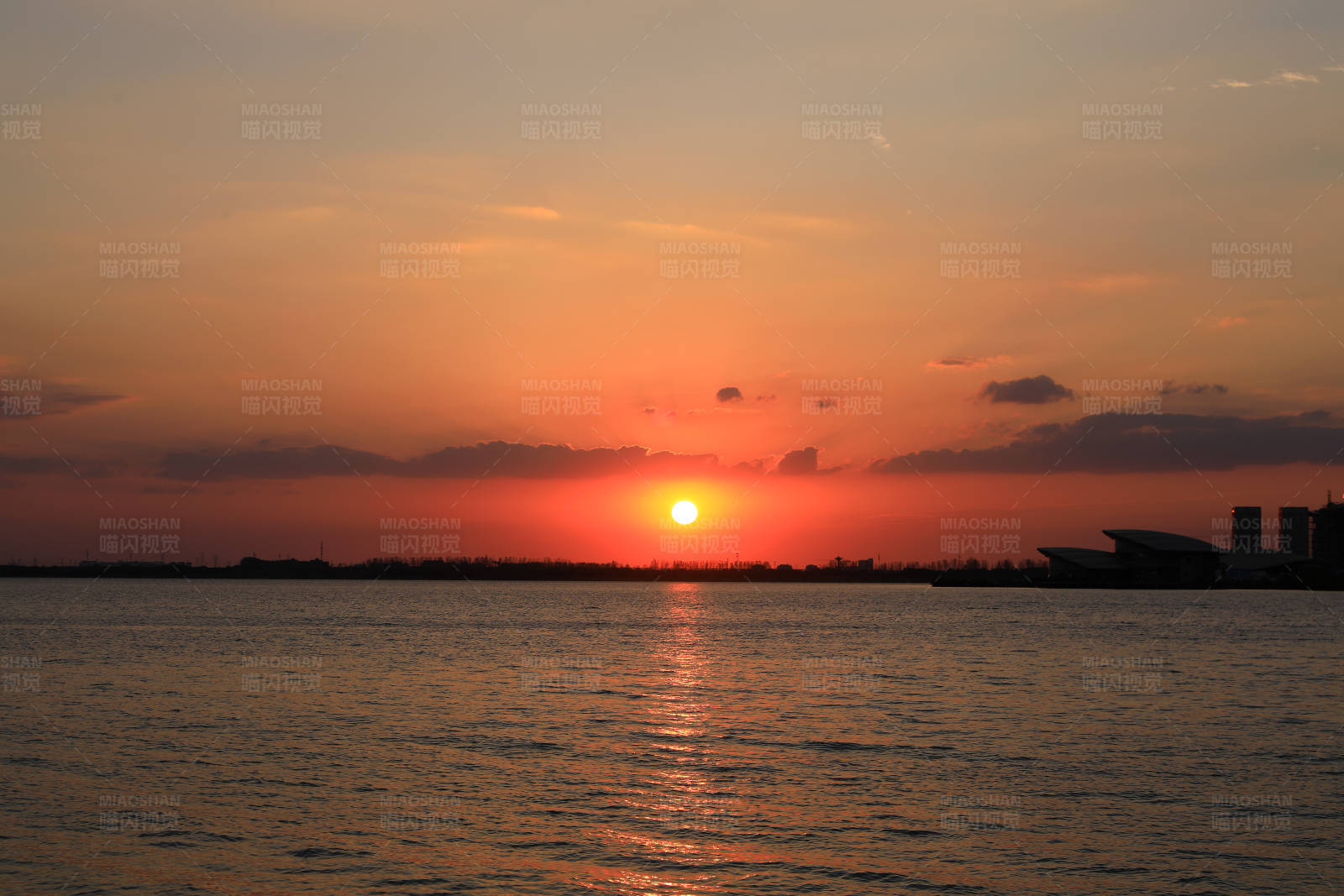 夕阳西下 海天一色图片