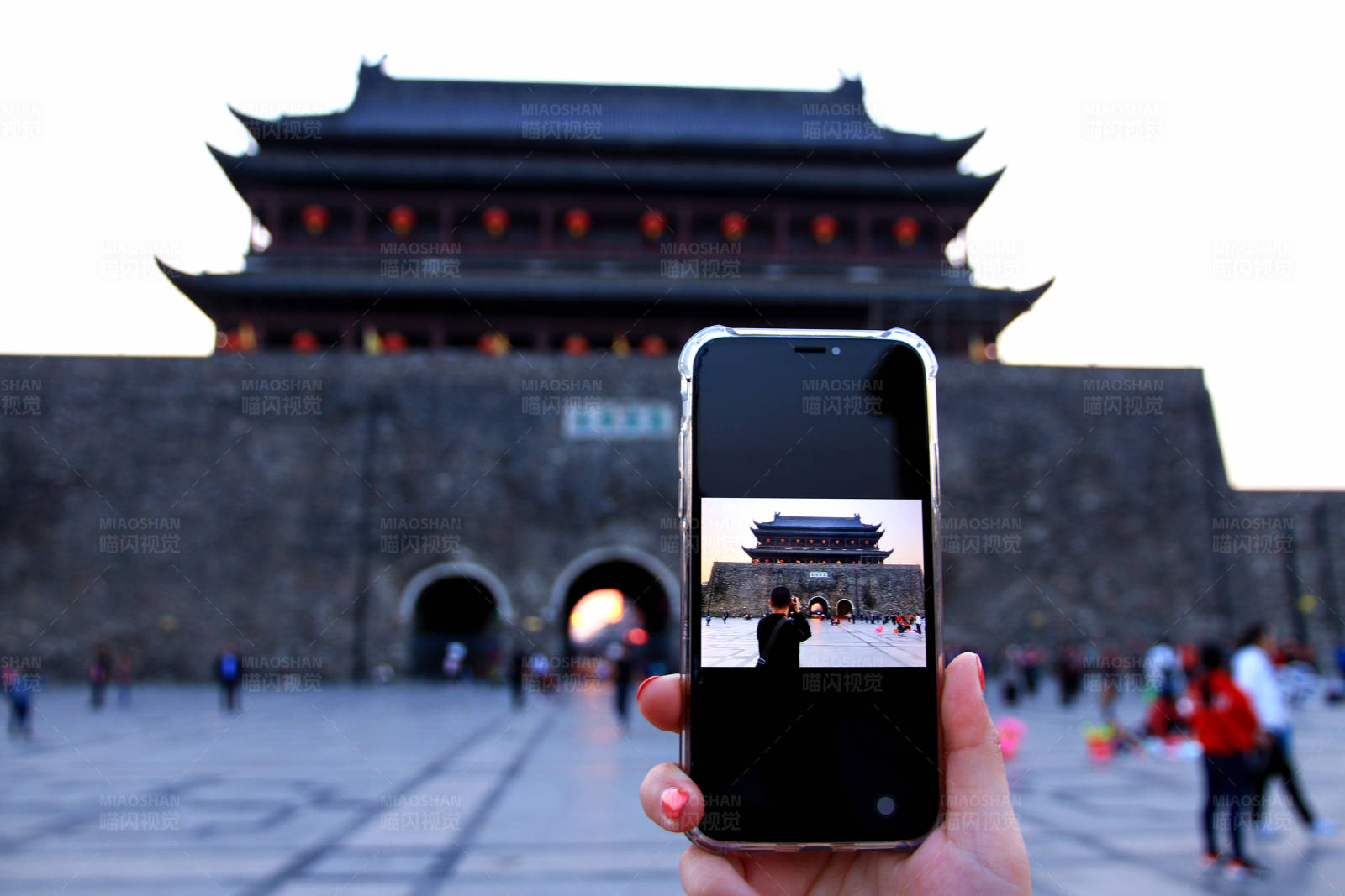 安徽凤阳钟鼓楼前手机摄影图片