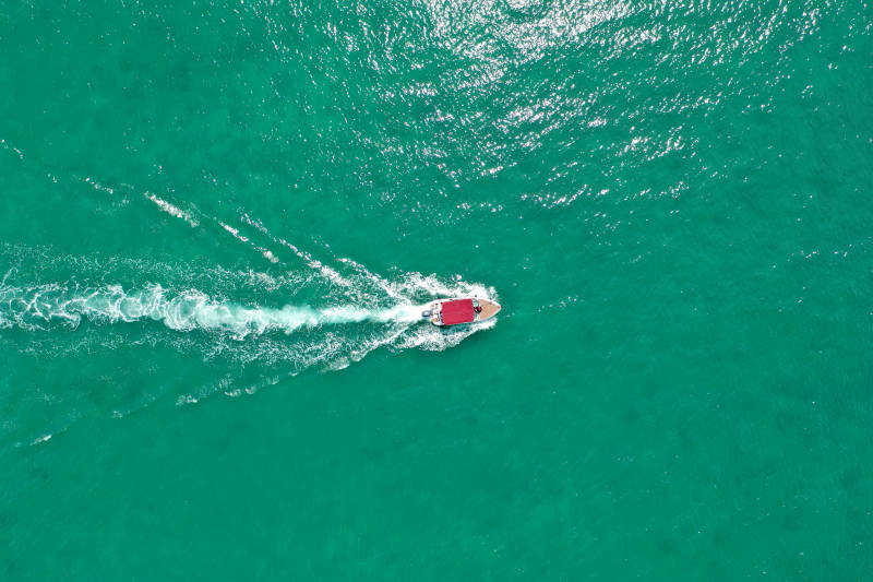 广西涠洲岛航拍海上游艇图片