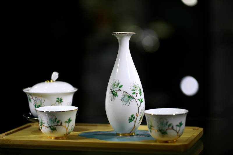 精美茶具与花瓶展示--高淳陶瓷博物馆图片