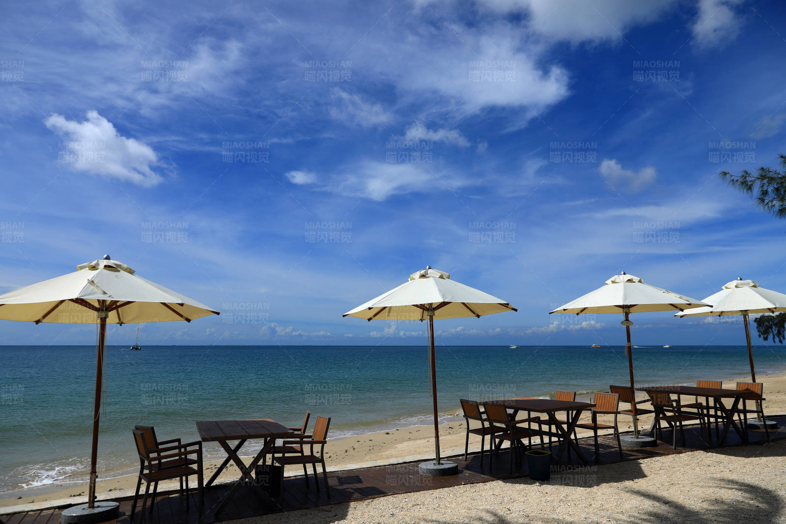 海滩上的休闲时光--广西涠洲岛图片