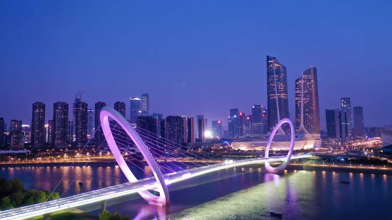 航拍南京眼步行桥夜景图片