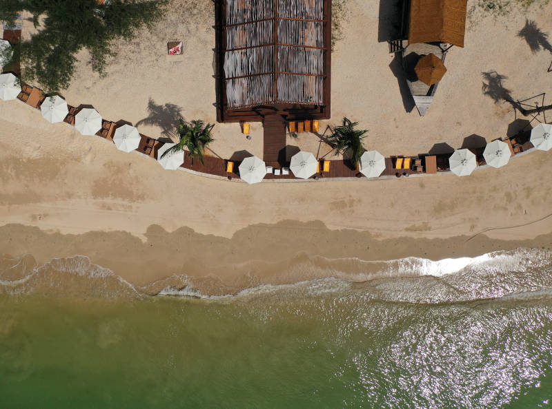 海滩度假胜地俯瞰图图片