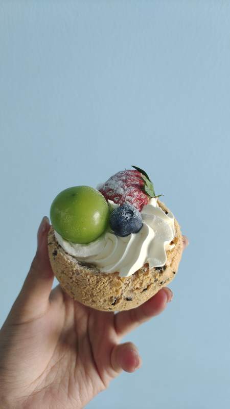 水果奶油面包甜点图片