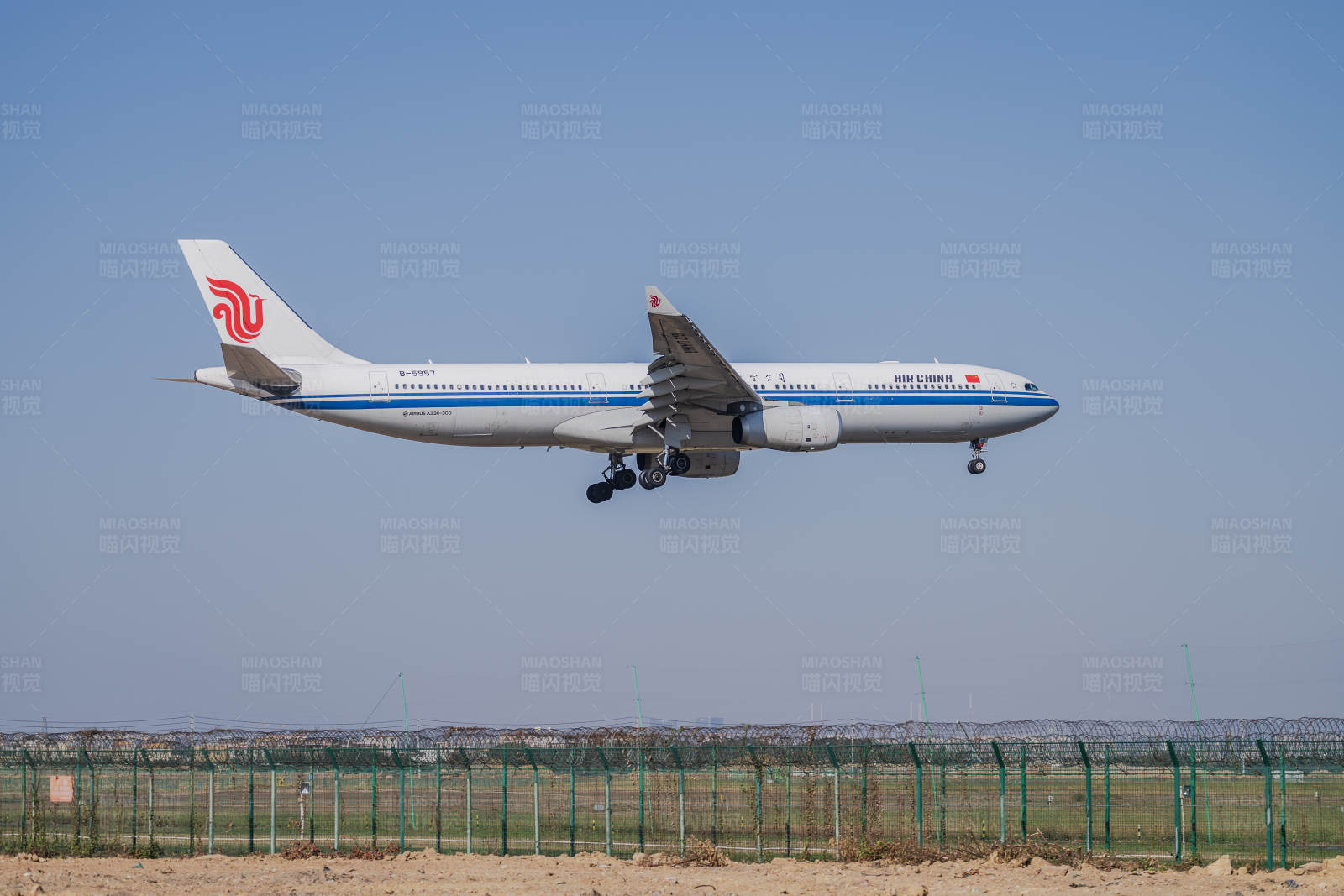 国航飞机降落瞬间图片