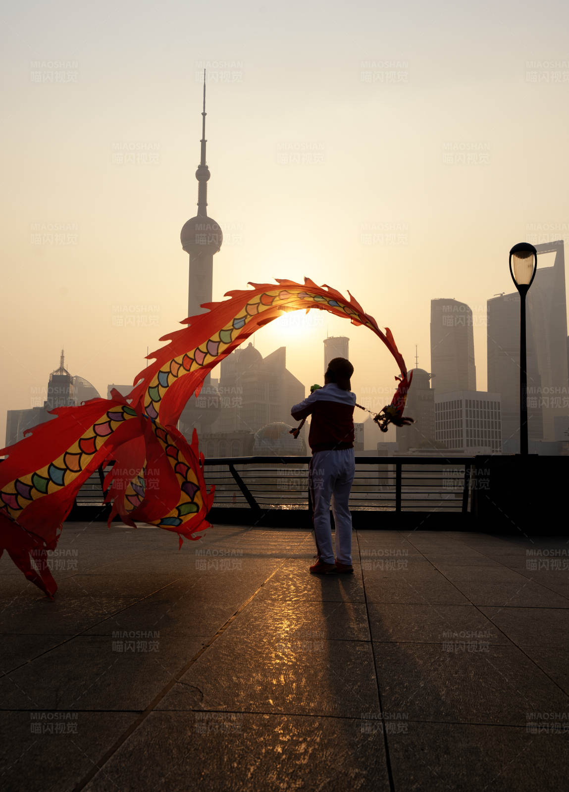 龙舞上海外滩图片