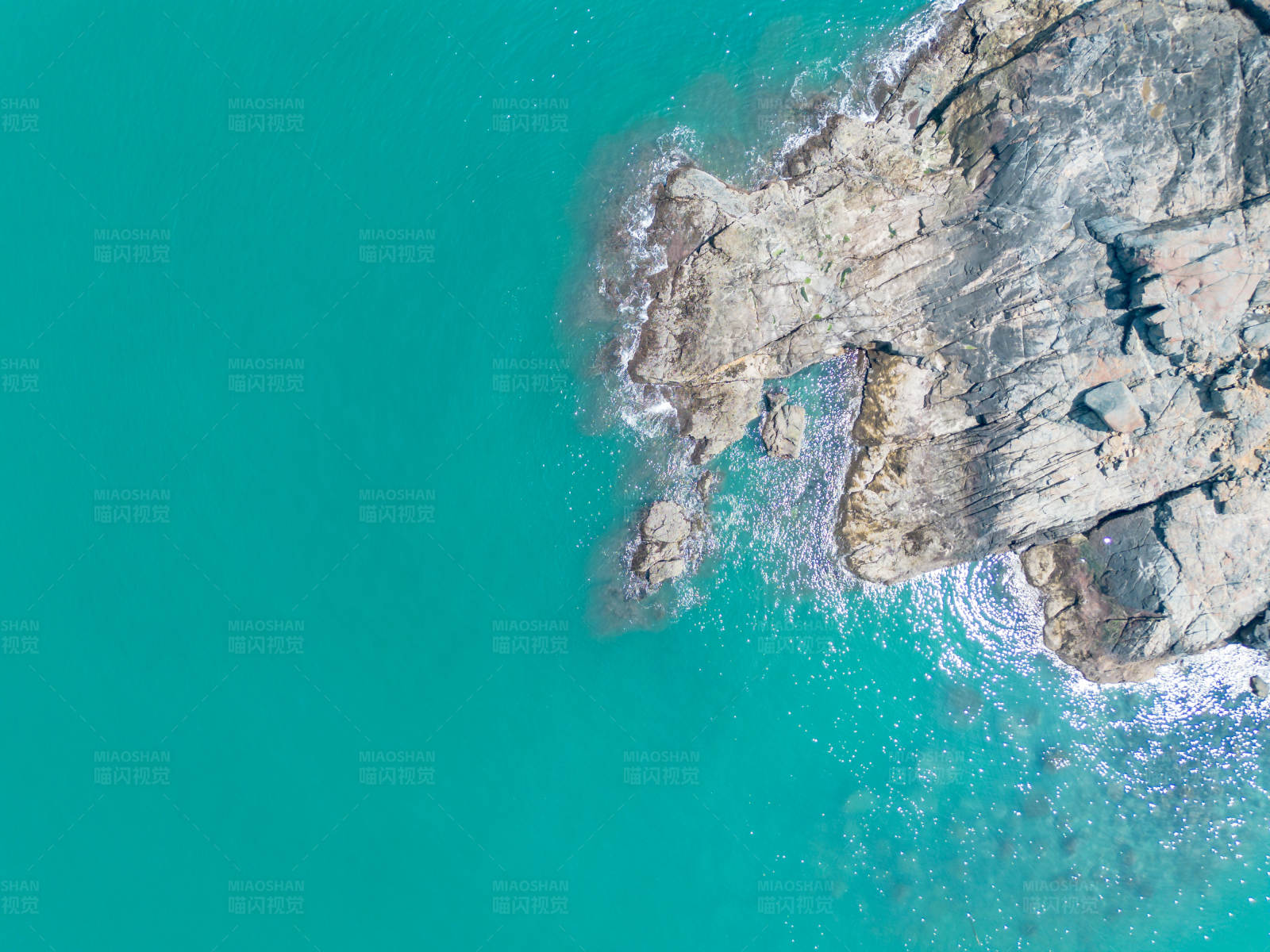 平潭东庠岛碧海岩石俯瞰图图片