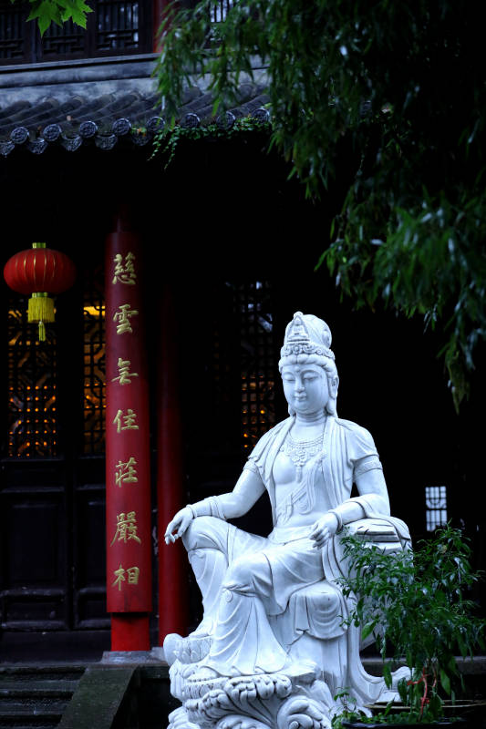 南京灵谷寺的观音雕像图片