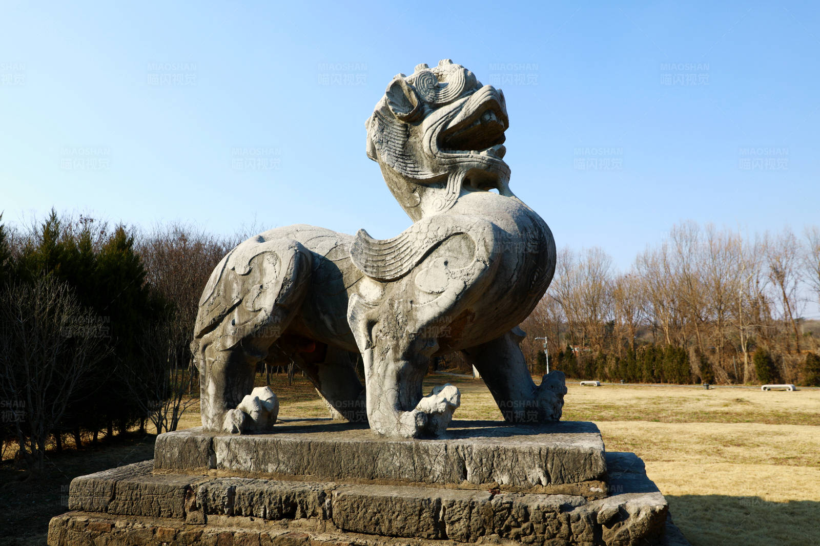 南京栖霞区的六朝石刻雕像图片