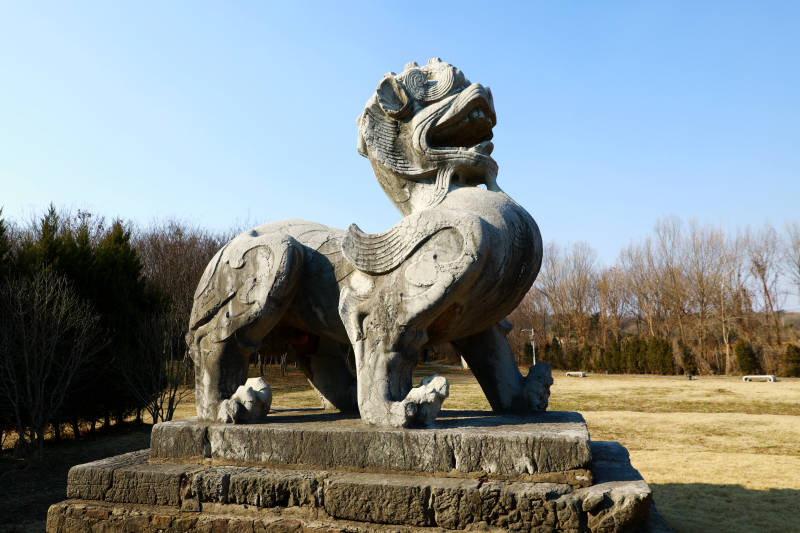 南京栖霞区的六朝石刻雕像图片