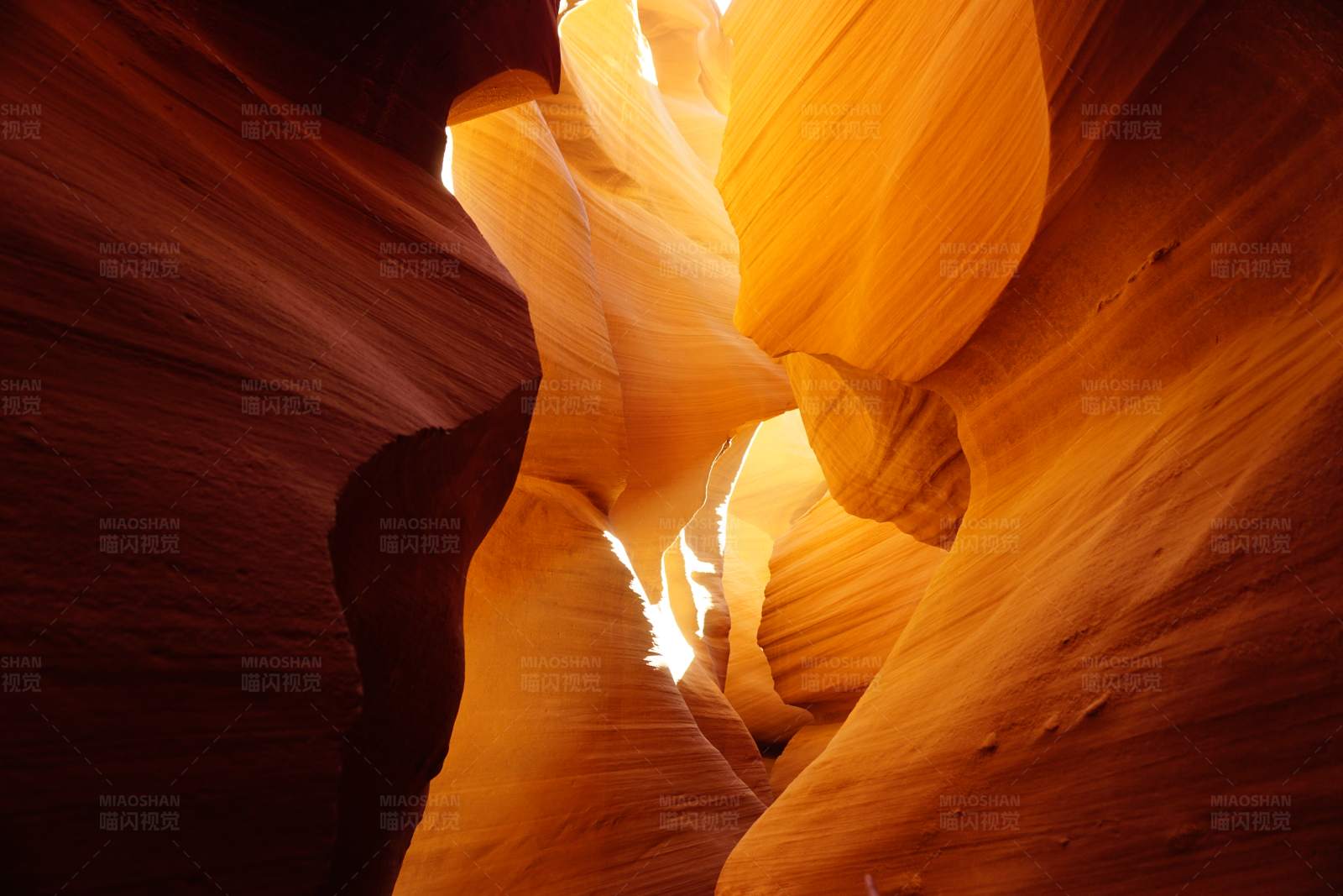 美国亚利桑纳州峡谷光影图片